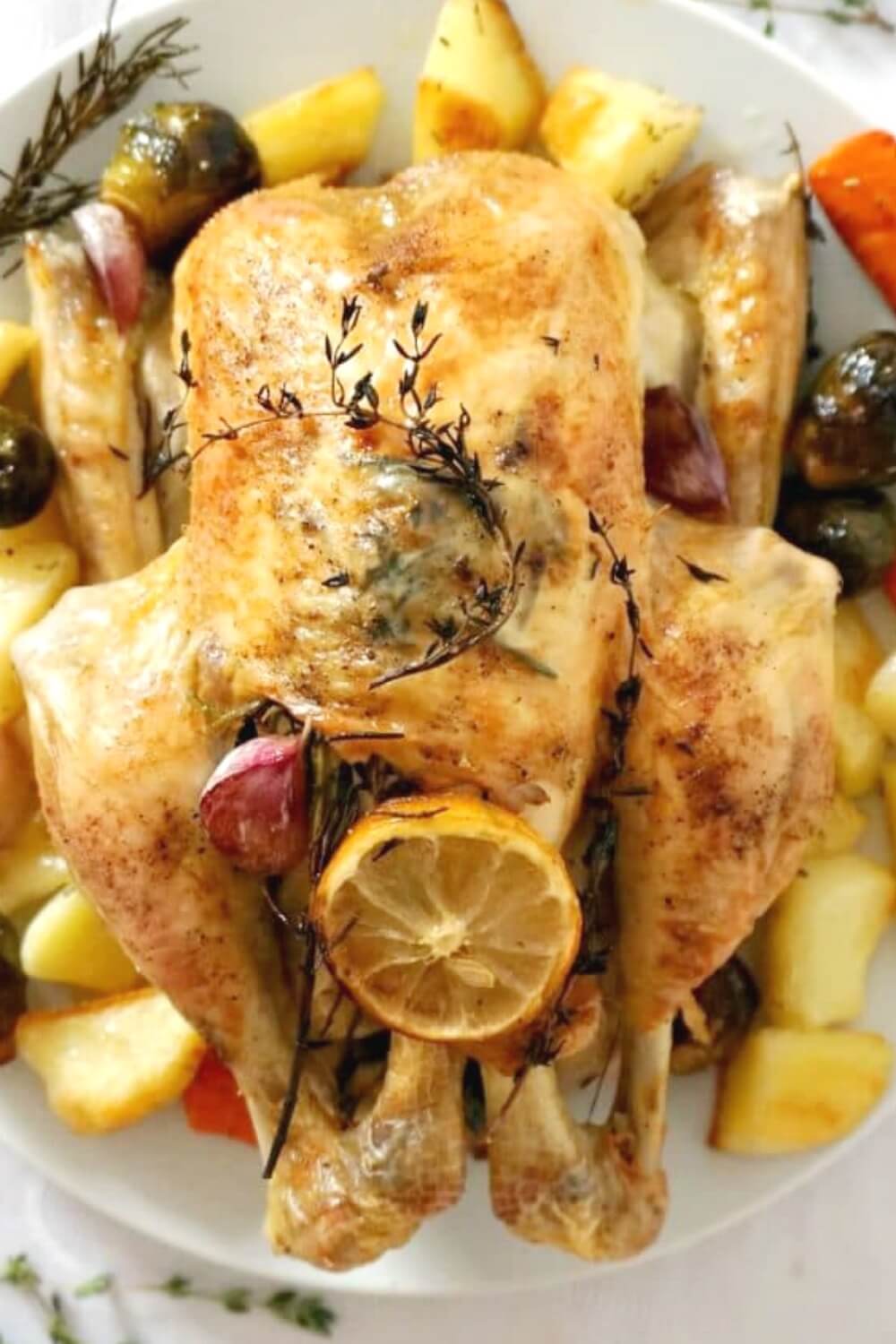 Take your Sunday Roast to the next level with this Whole Roasted Chicken with butter, lemon and rosemary, the best homemade roast. Find out the best tips about cooking time, oven temperature, brine, defrosting and seasoning to a golden roast chicken that has crispy skin and juicy meat, and that with minimal prep. Serve it with roasted vegetables and homemade gravy, and you'll get the best results every single time. Simple, healthy and so delicious, great for your Thankgiving or Christmas dinner.