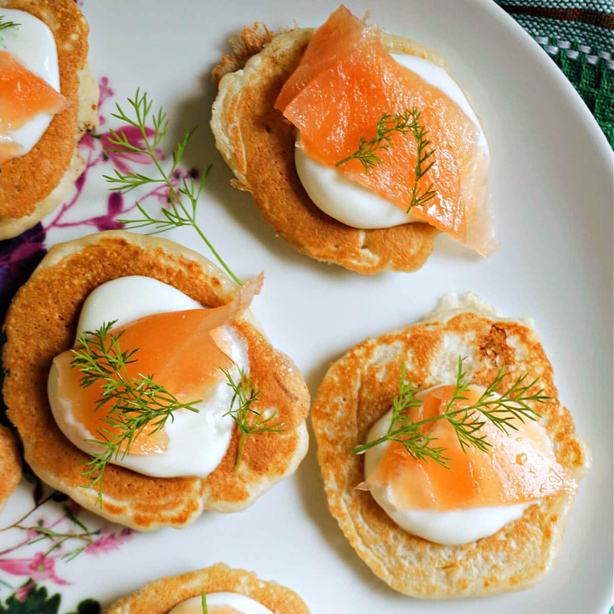 Alarmerende Rig mand film Smoked Salmon Blinis - My Gorgeous Recipes