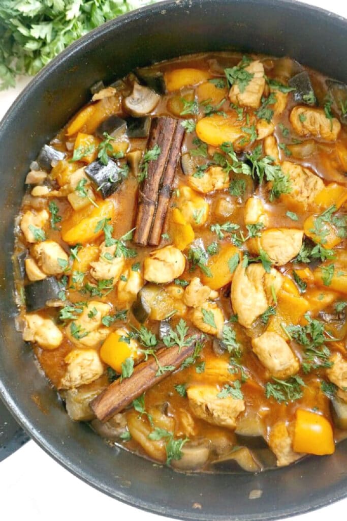 A pot with chicken tagine