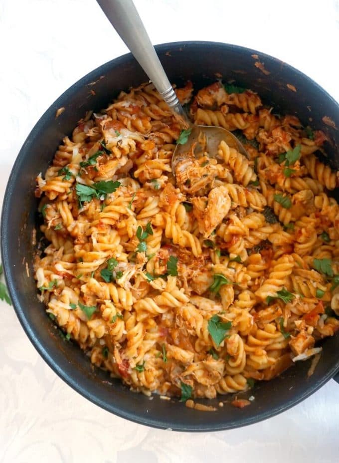 Overhead shoot of a pan with chicken pasta