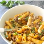 One-Pot Cheesy Ground Beef Pasta, a spectacular midweek dinner recipe that is ready in about 30 minutes. A fantastic blend of flavours, this pasta dish can be enjoyed by the whole family, fussy eaters included. No need for a tomato sauce, this pasta is sheer heaven.