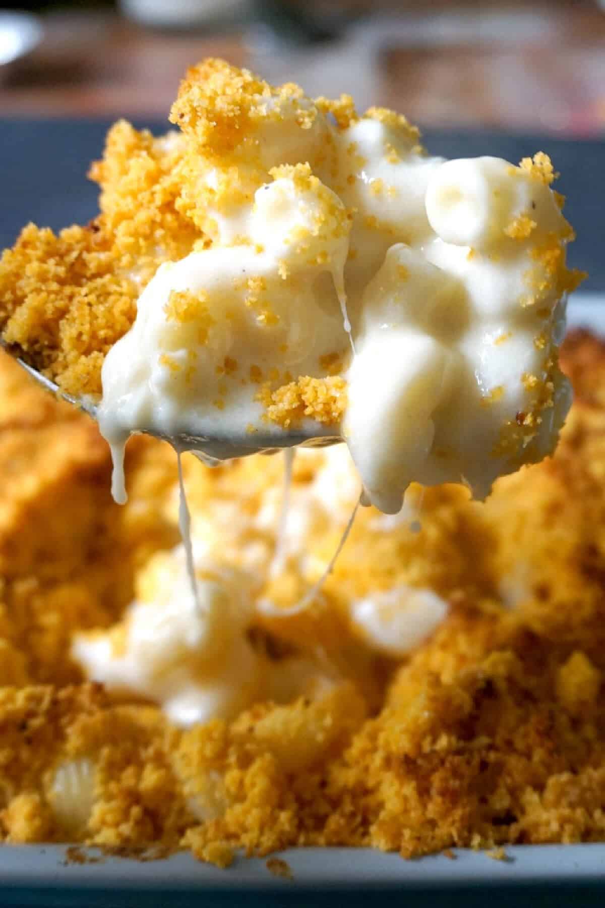 A spoonful of mac and cheese with bread crumbs.