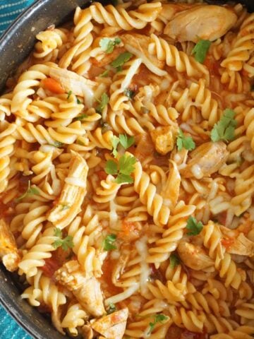 A pot of pasta with chicken