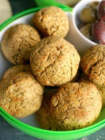 A bowl of falafel balls