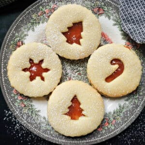 A plate with 4 linzer cookies.