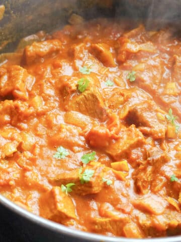 Close-up shoot of a pan with beef curry