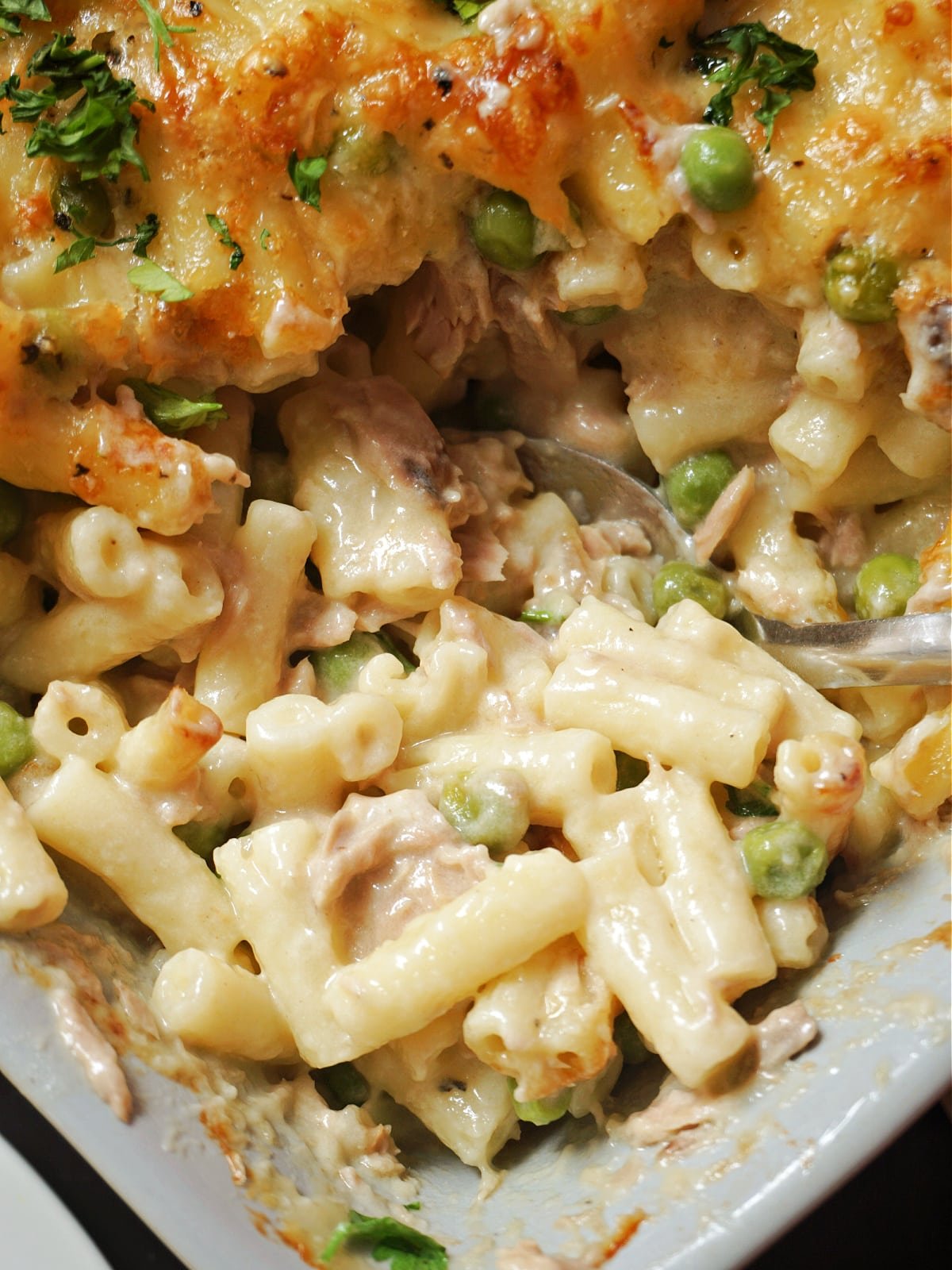 A dish with pasta and tuna bake.