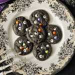 A Halloween plate with 6 Halloween cookies.