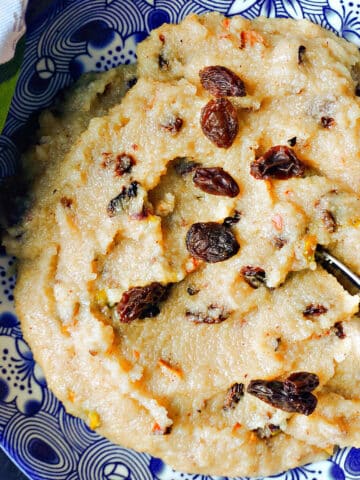 A blue plate with semolina pudding.