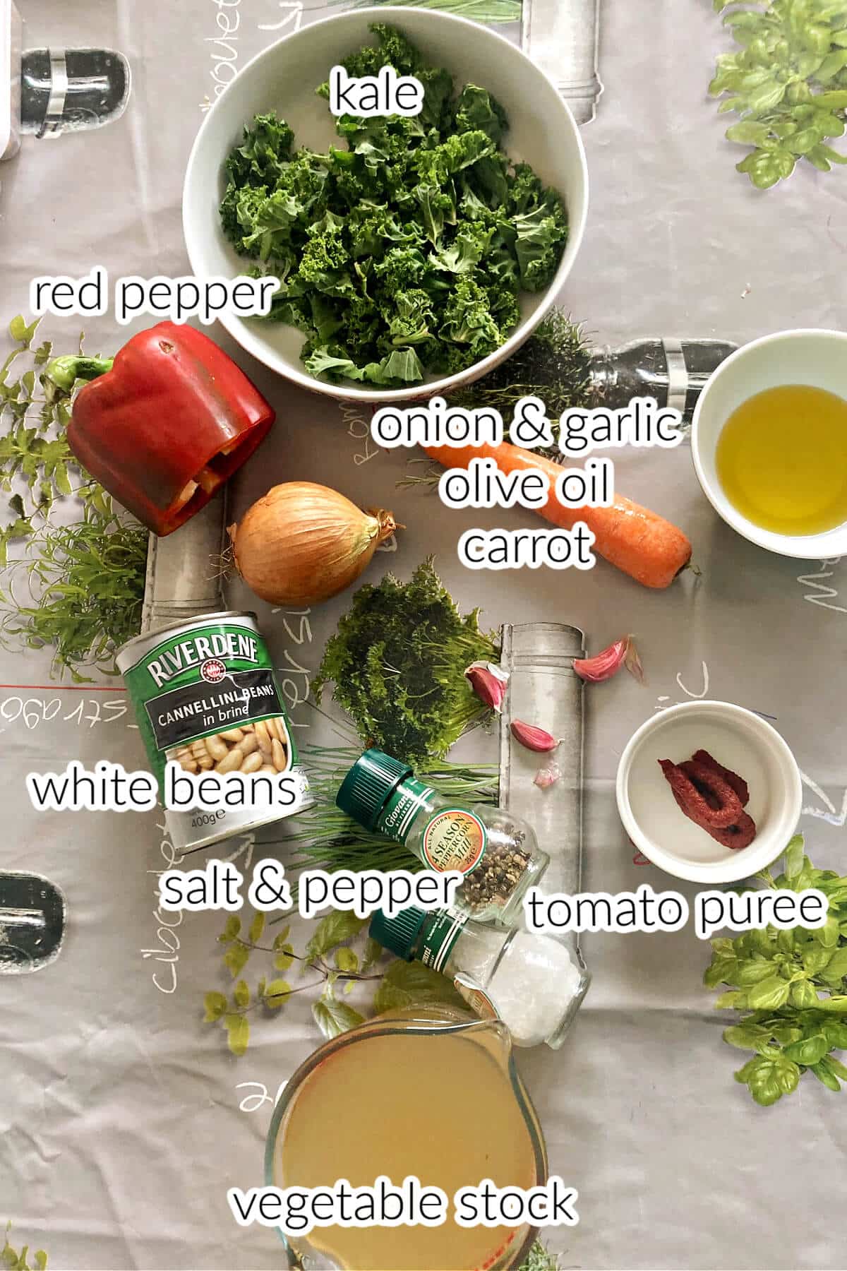 Ingredients needed to make bean and kale soup.