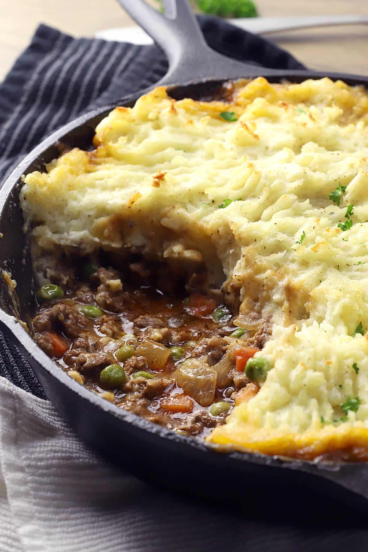 A pot with cottage pie.