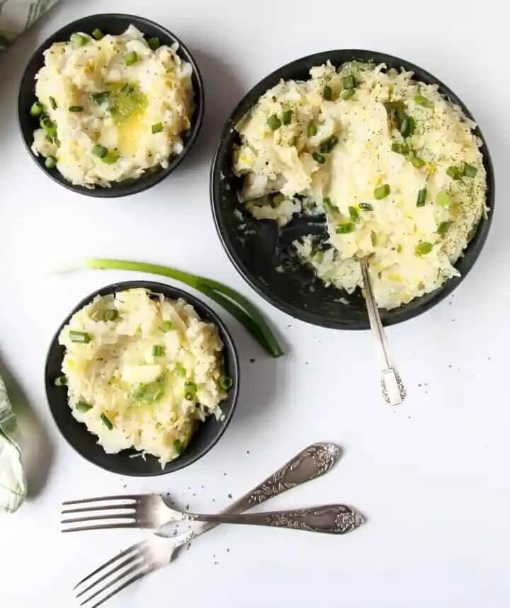 3 black bowls with colcannon.