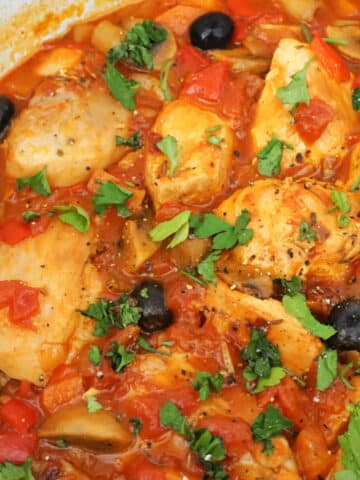 Close-up shoot of a chicken cacciatore dish.