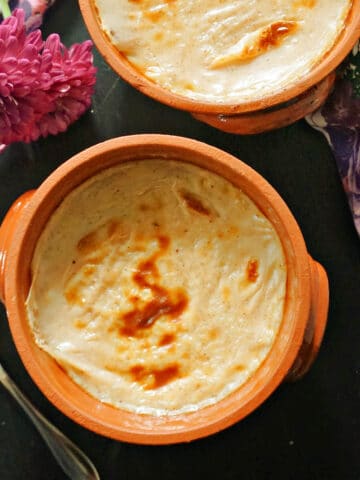 A clay pot with Turkish-style rice pudding.